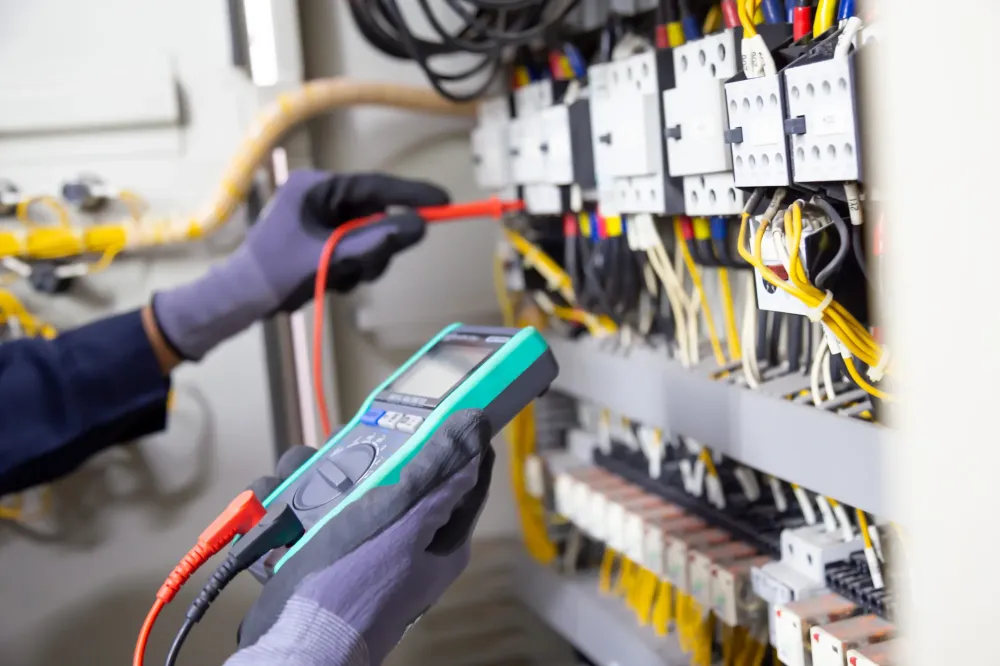 Électricité près de Saint-Benoît